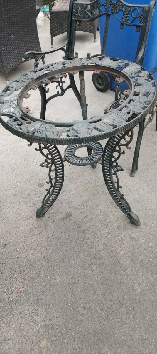 Solid cast iron table and chairs - Image 1