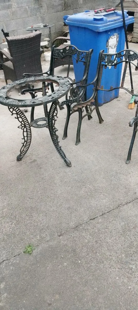 Solid cast iron table and chairs - Image 2