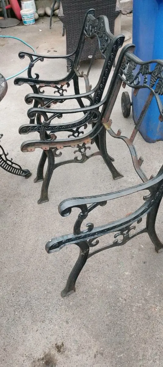 Solid cast iron table and chairs - Image 3
