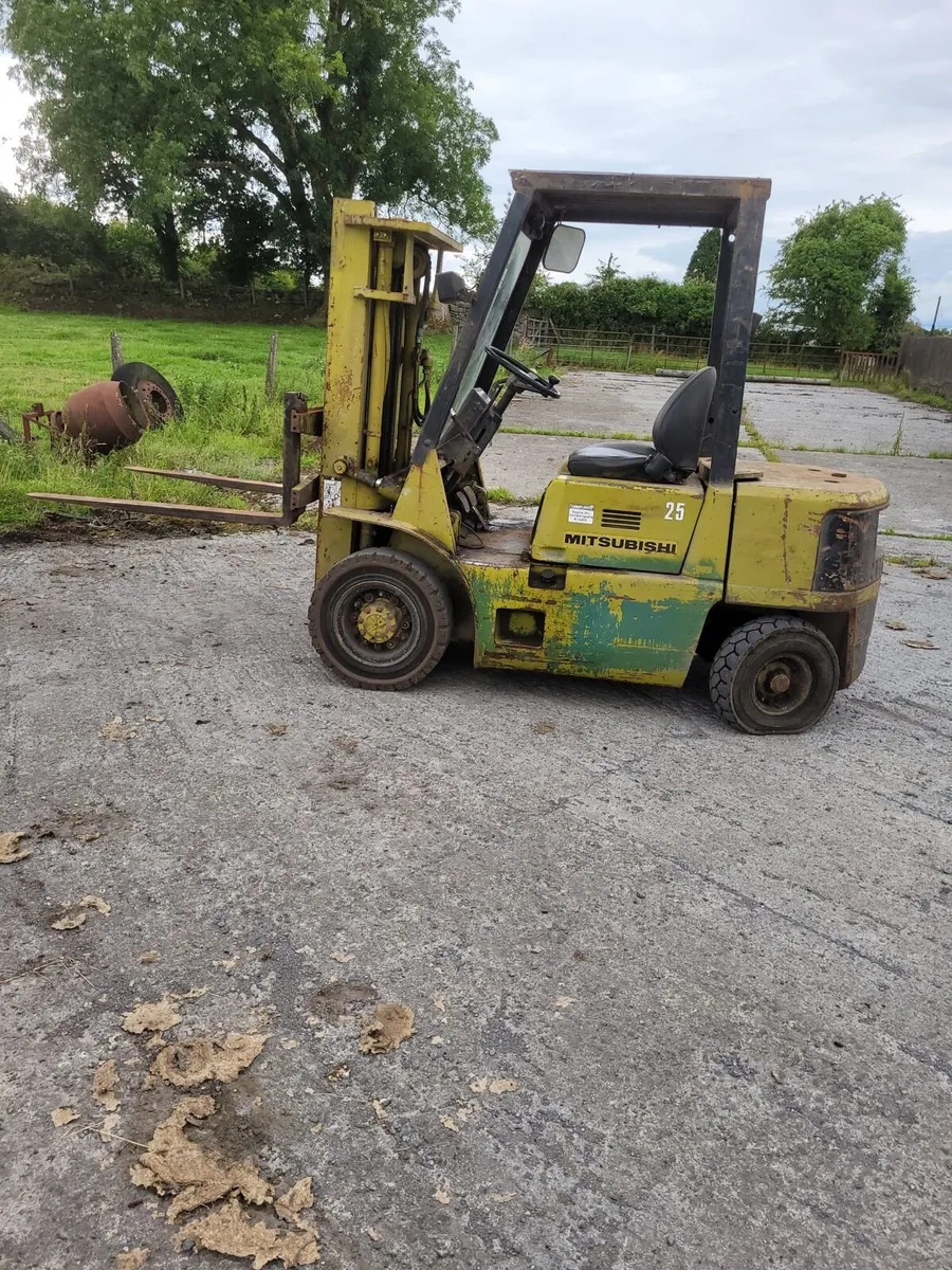 Mitsubishi 2.5T Diesel Forklift - Image 1