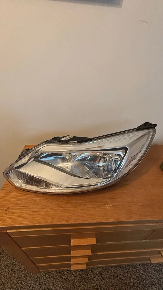 Ford Focus Headlamp - Image 1