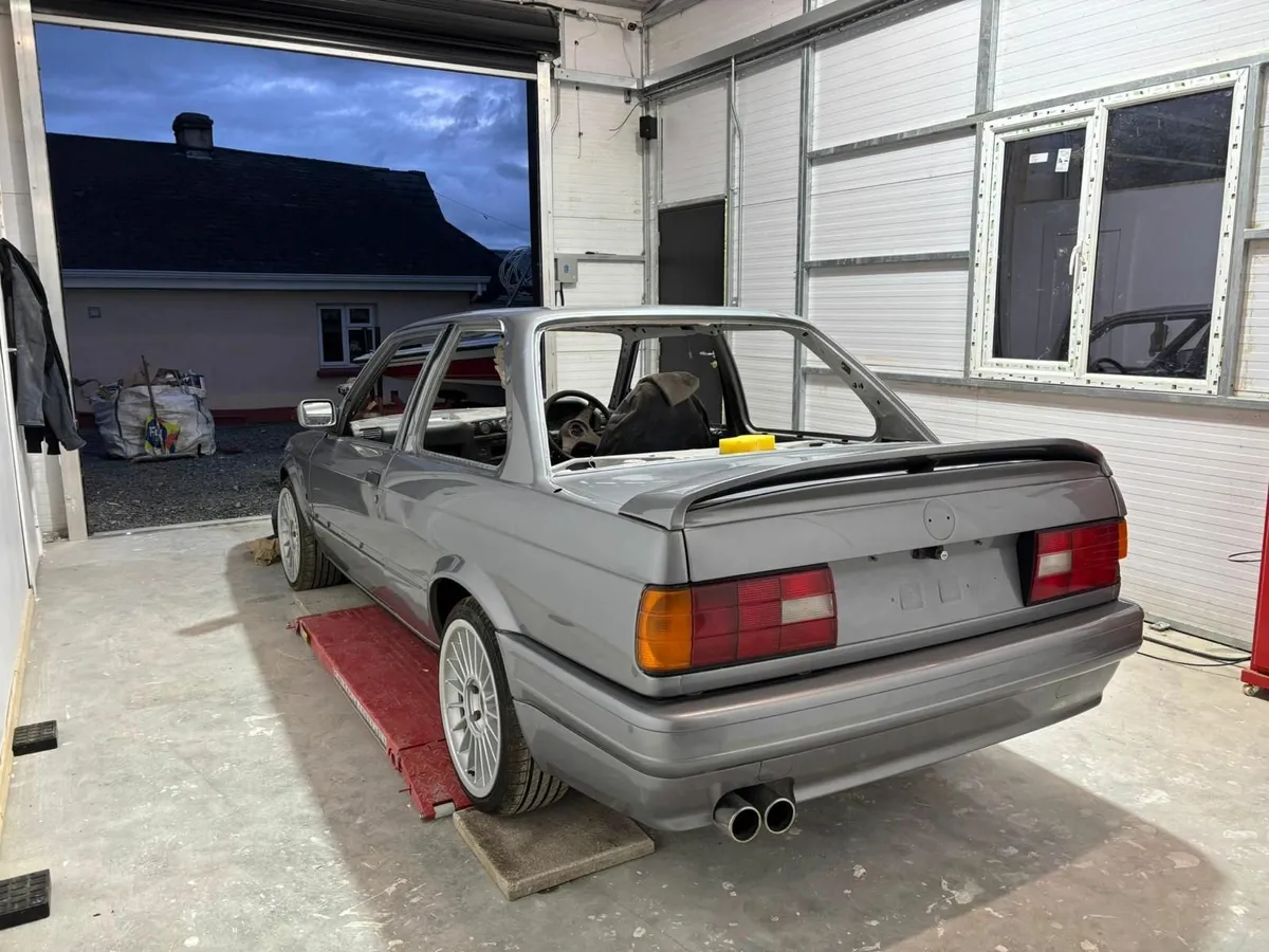 On Floor Car Lift - Image 1