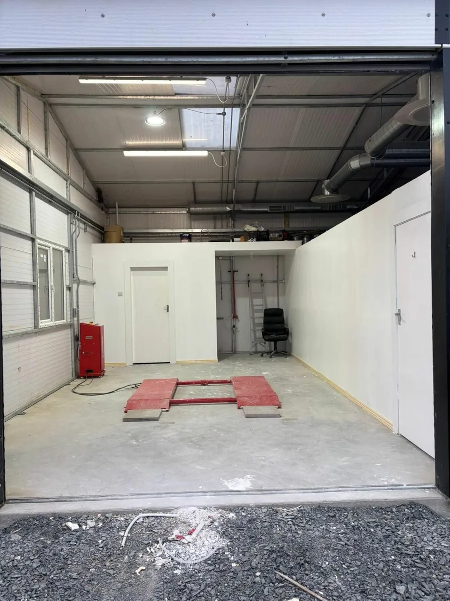 On Floor Car Lift - Image 2