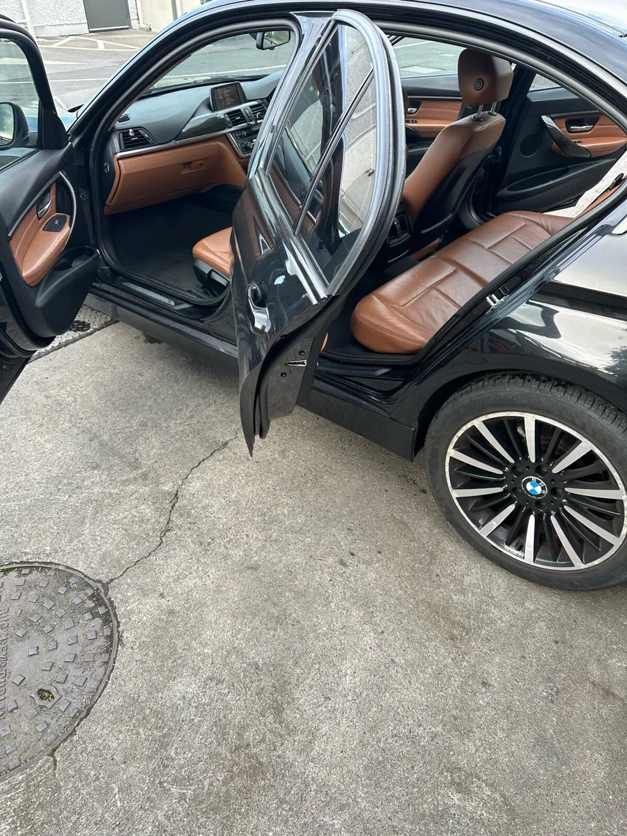 BMW 320D Luxury Edition - Image 2