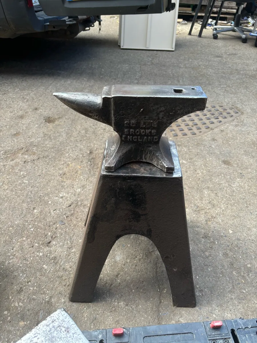 Rare 26llb J Brooks Anvil factory stand - Image 1