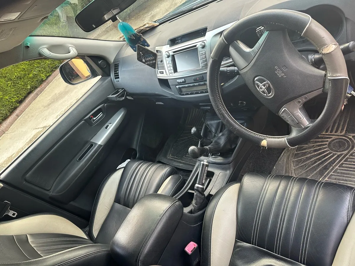 Toyota Hilux - Image 2