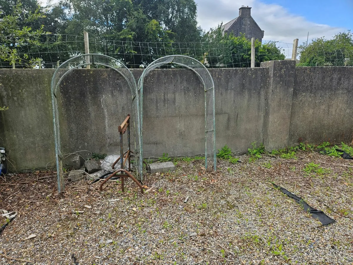 Garden furniture - Image 1
