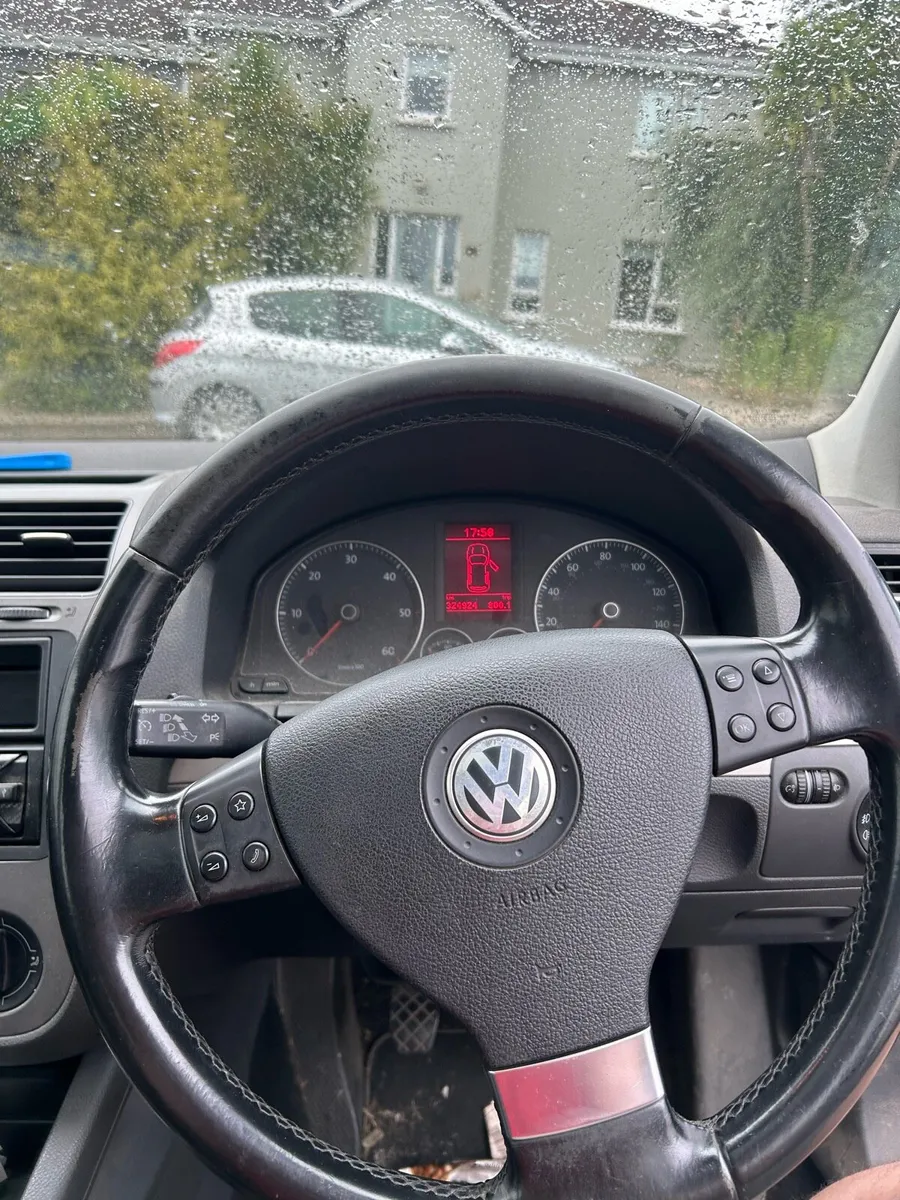 Volkswagen Golf 1.9L - Image 4