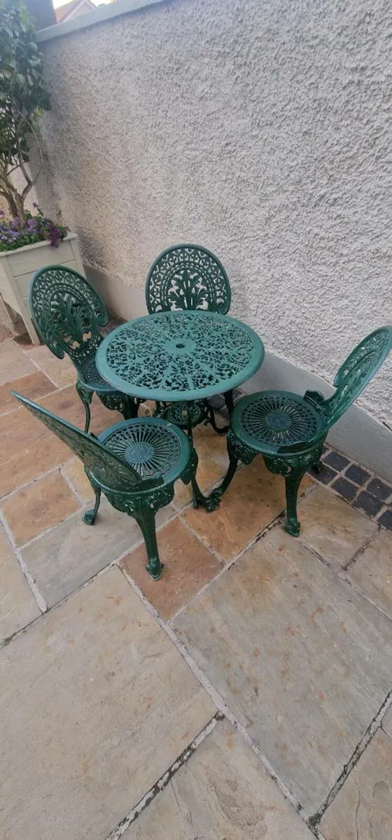Cast iron table and 4 chairs - Image 1