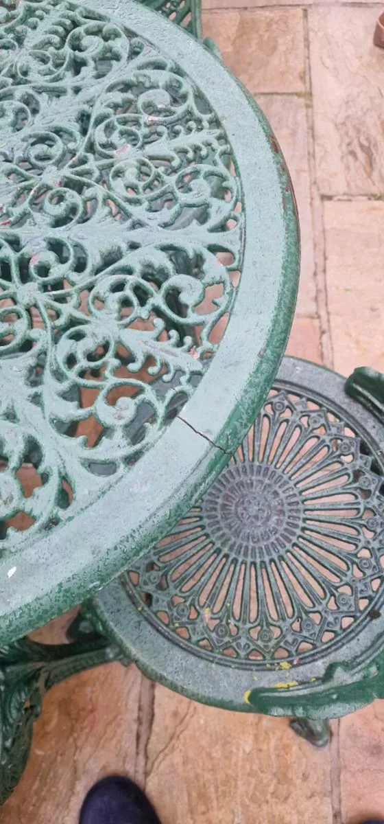 Cast iron table and 4 chairs - Image 3
