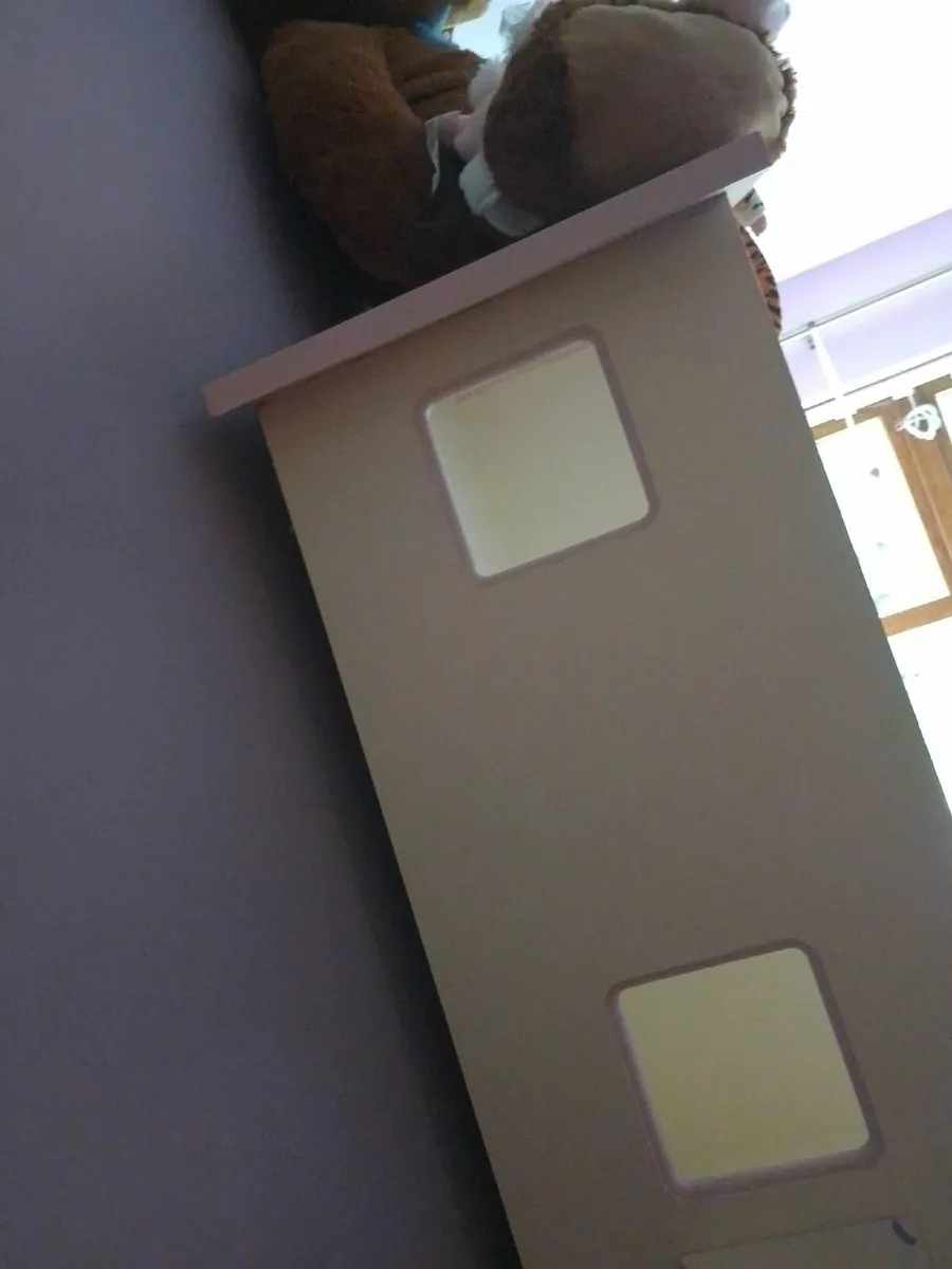 Beautiful unique shelf unit for child's bedroom - Image 2