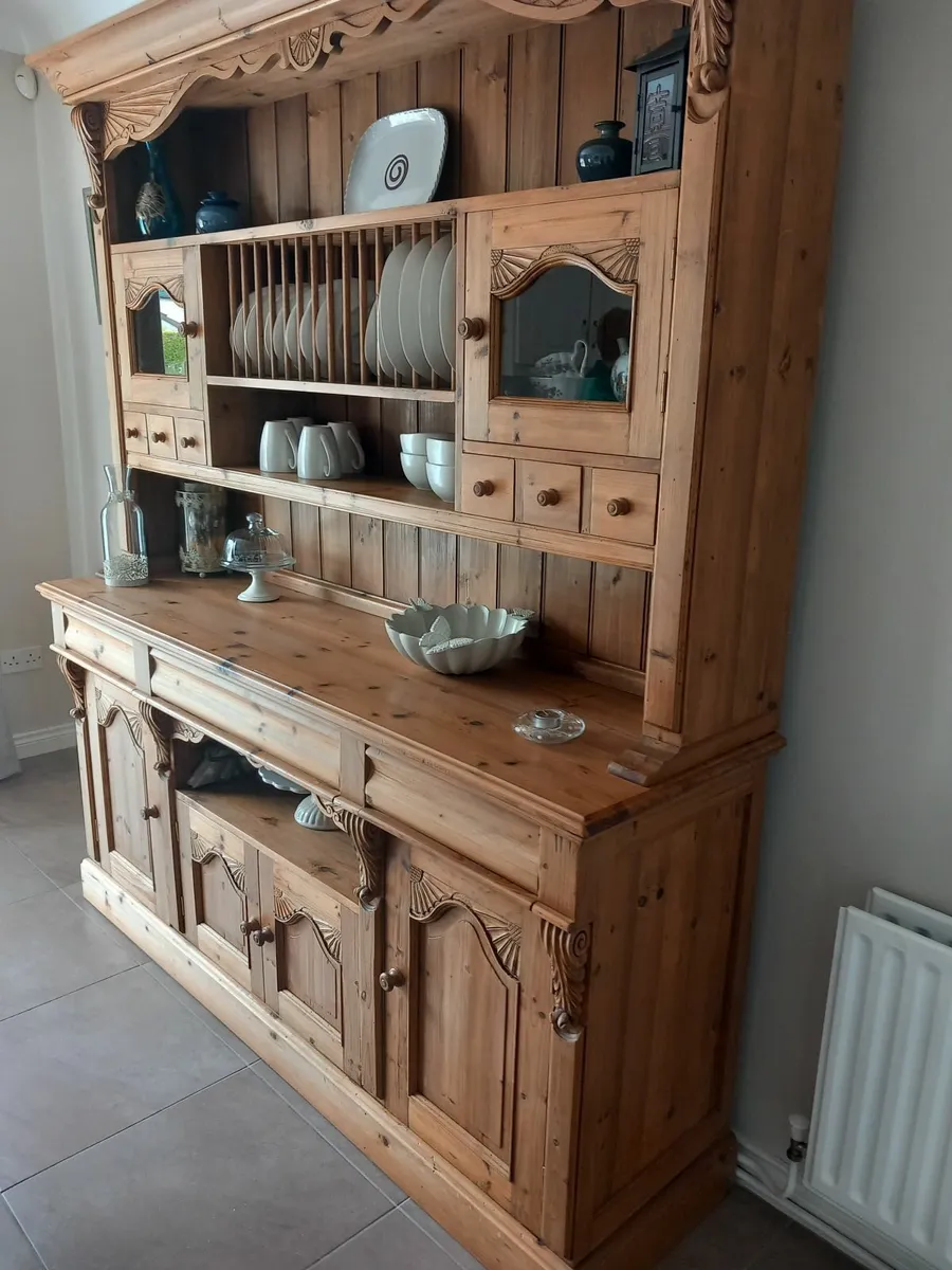 Kitchen dresser