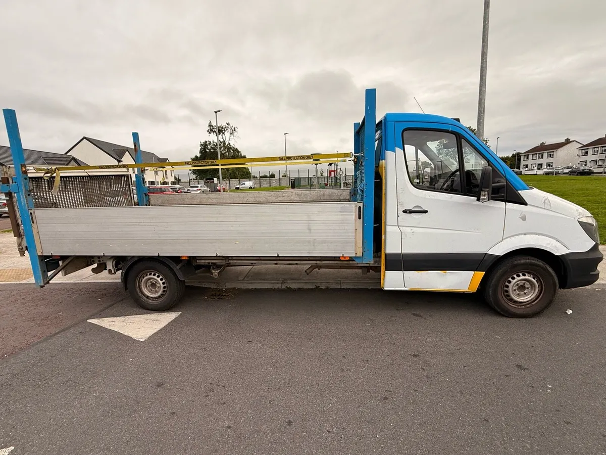 Merc 314 Flatbed – CVRT 06/26 – Tax 04/26 – €6,250 - Image 3