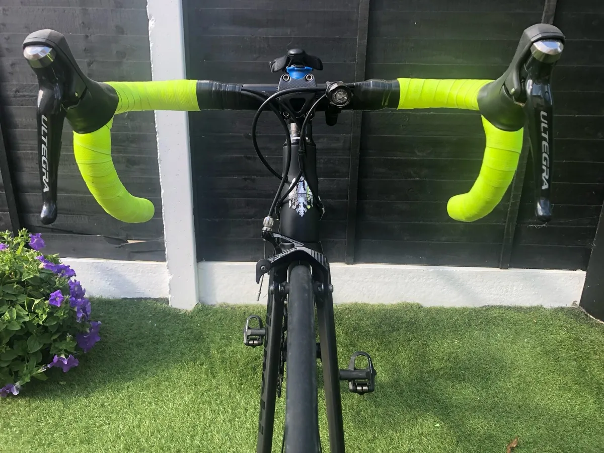 Bianchi Sempre Carbon Road Bike - Image 4
