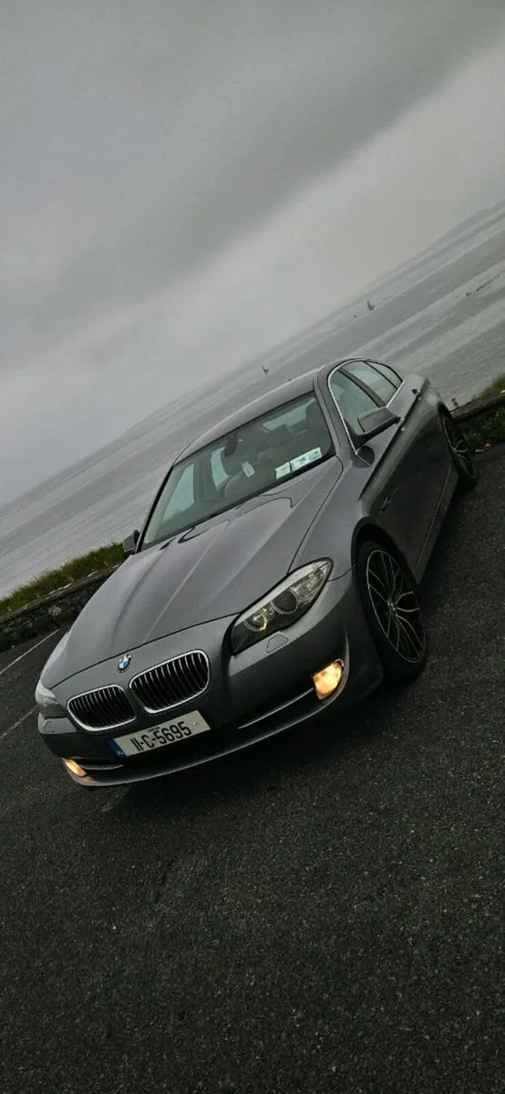 BMW 5 Series 2011 - Image 1