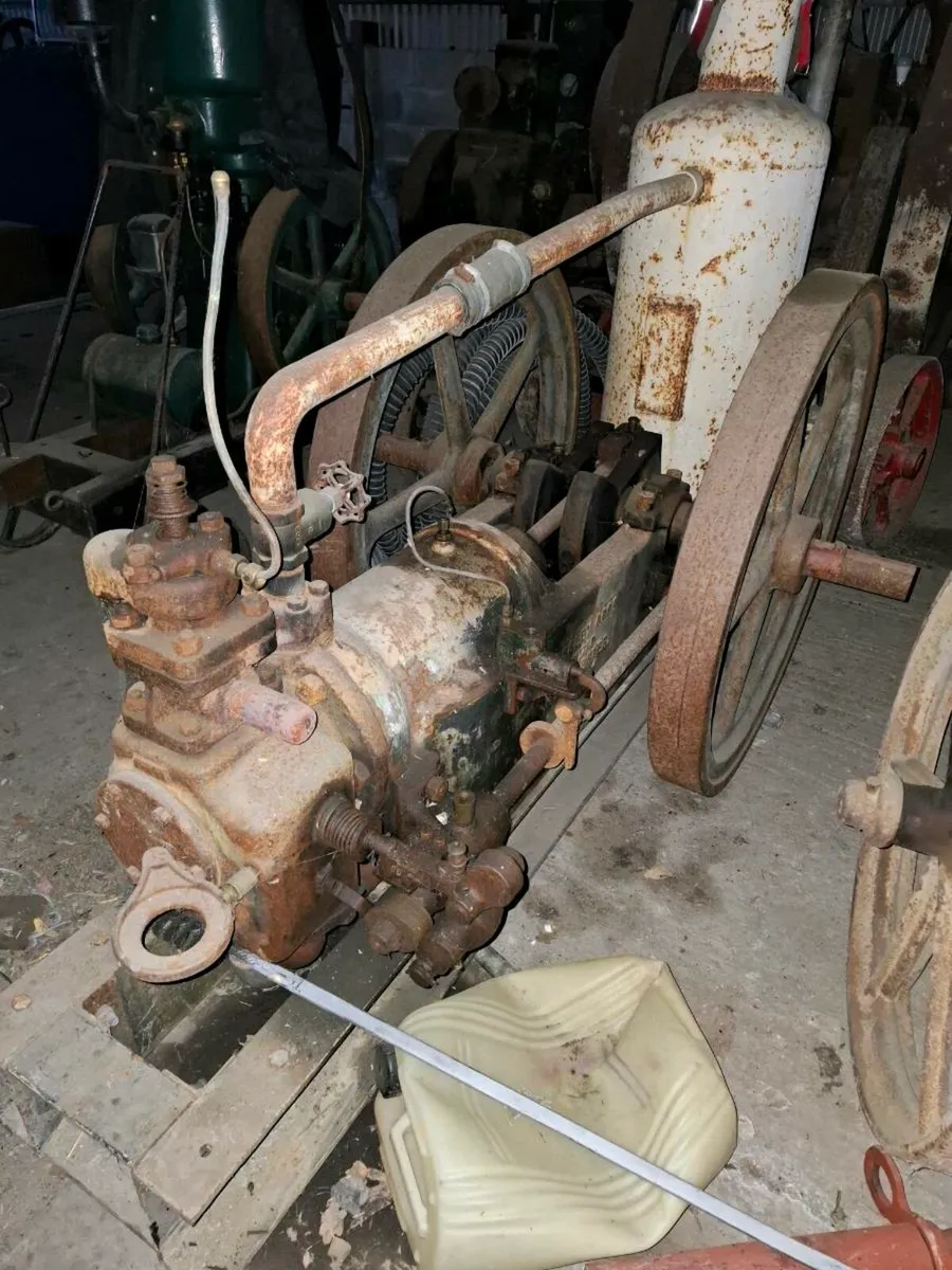 Vintage engines and saw and item - Image 2