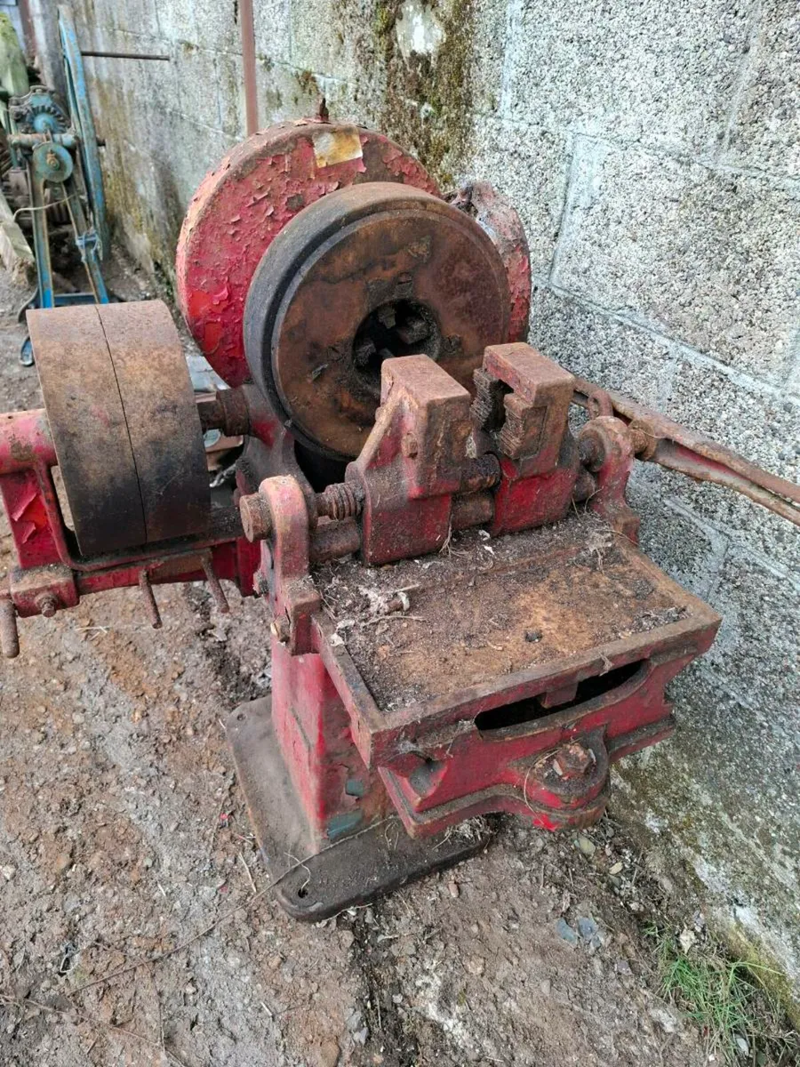 Vintage engines and saw and item - Image 4