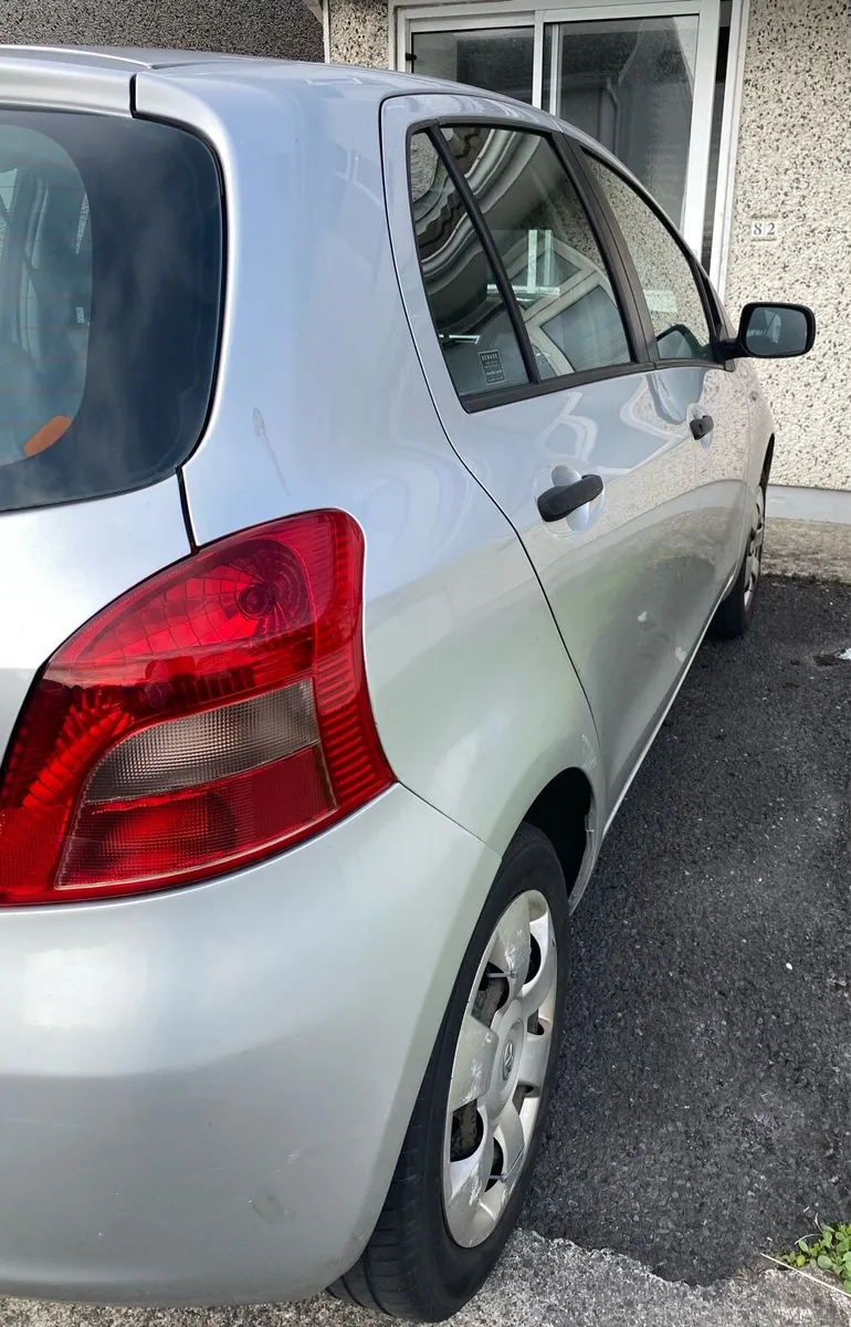 €2000 // Toyota Yaris 08 - Image 1