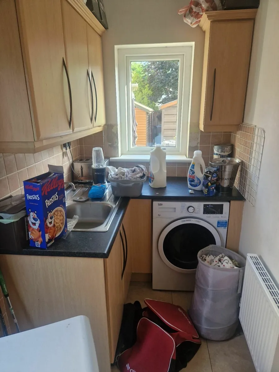 Utility/Kitchen units and sink - Image 1