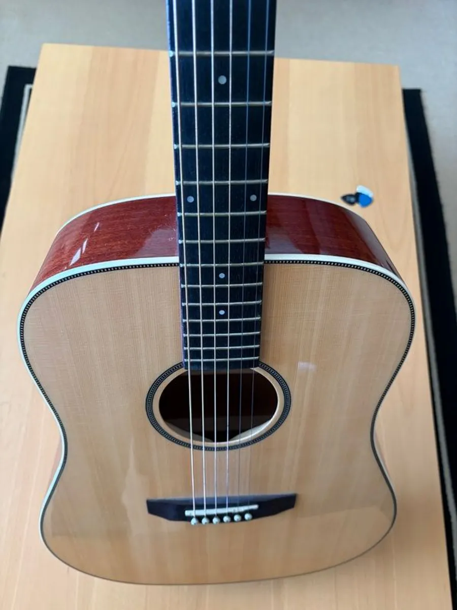 Guitar - Image 4