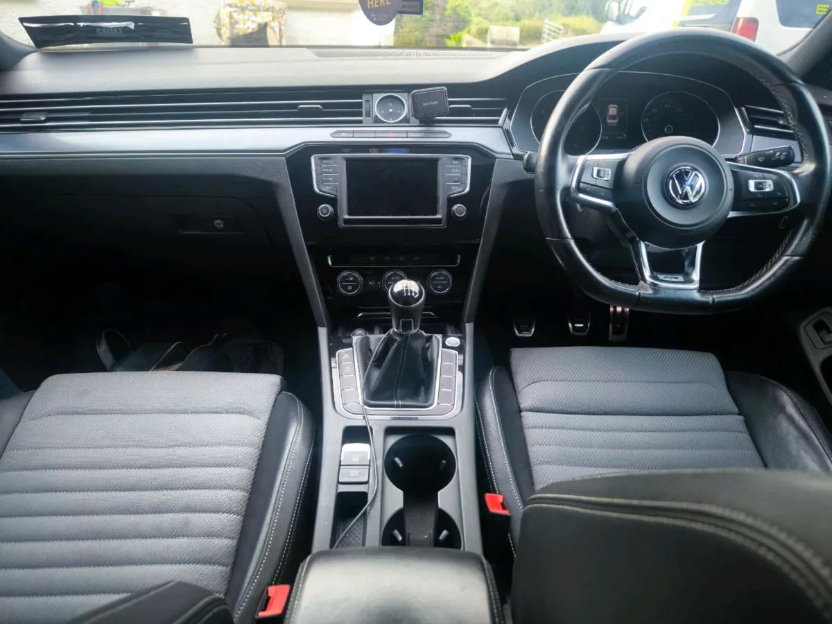 R-line Passat - Image 3
