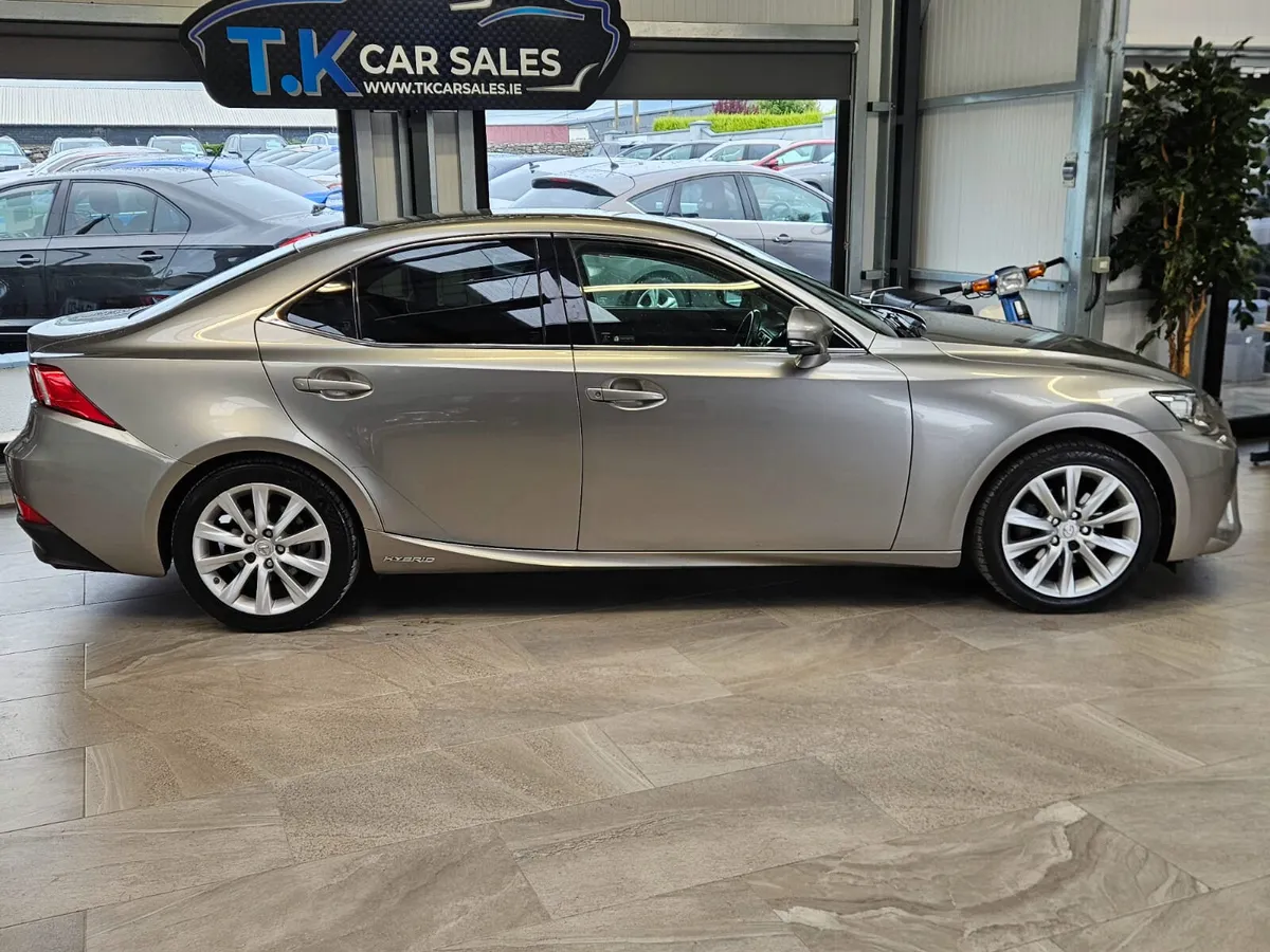 15 LEXUS IS300 H EXECUTIVE HYBRID EDITION - Image 4