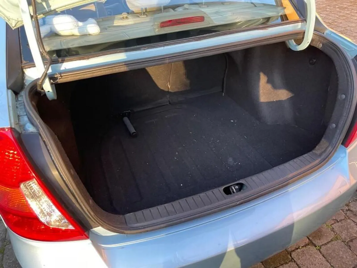 2008 Hyundai Accent - Image 4