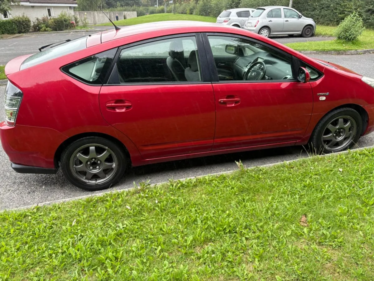 Toyota Prius 1.5 5DR HSD MC - Image 3