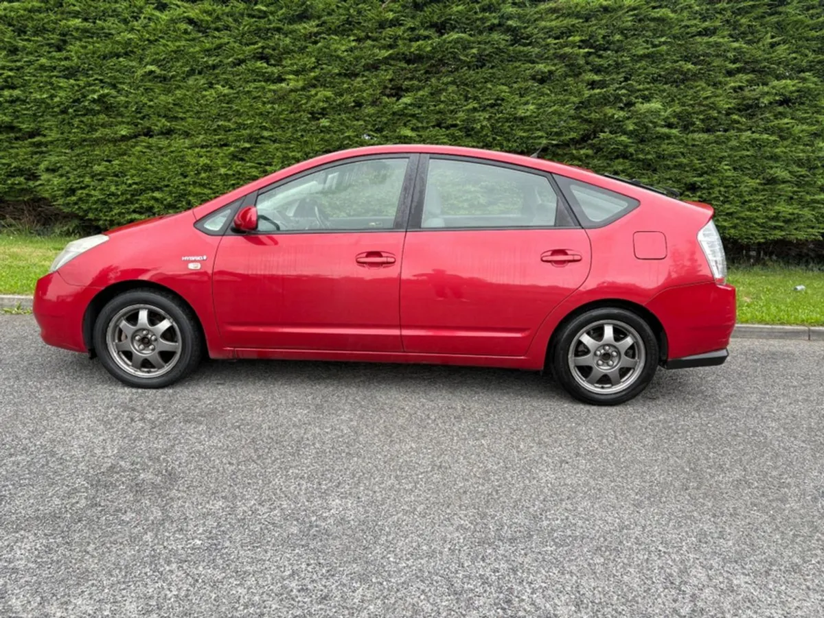Toyota Prius 1.5 5DR HSD MC - Image 4