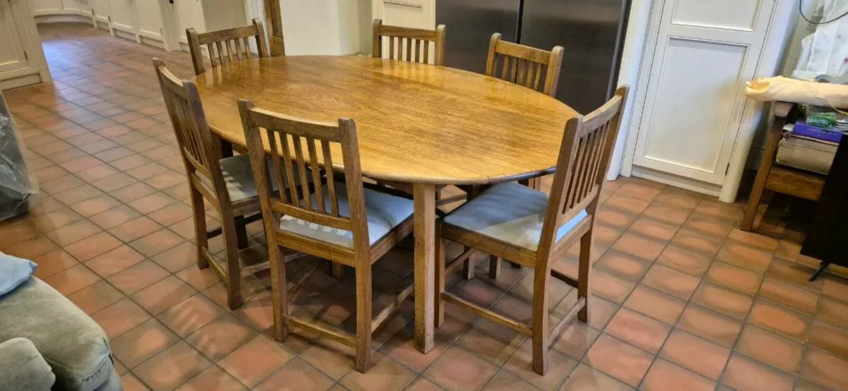 Solid timber dining table and 6 chairs - Image 1