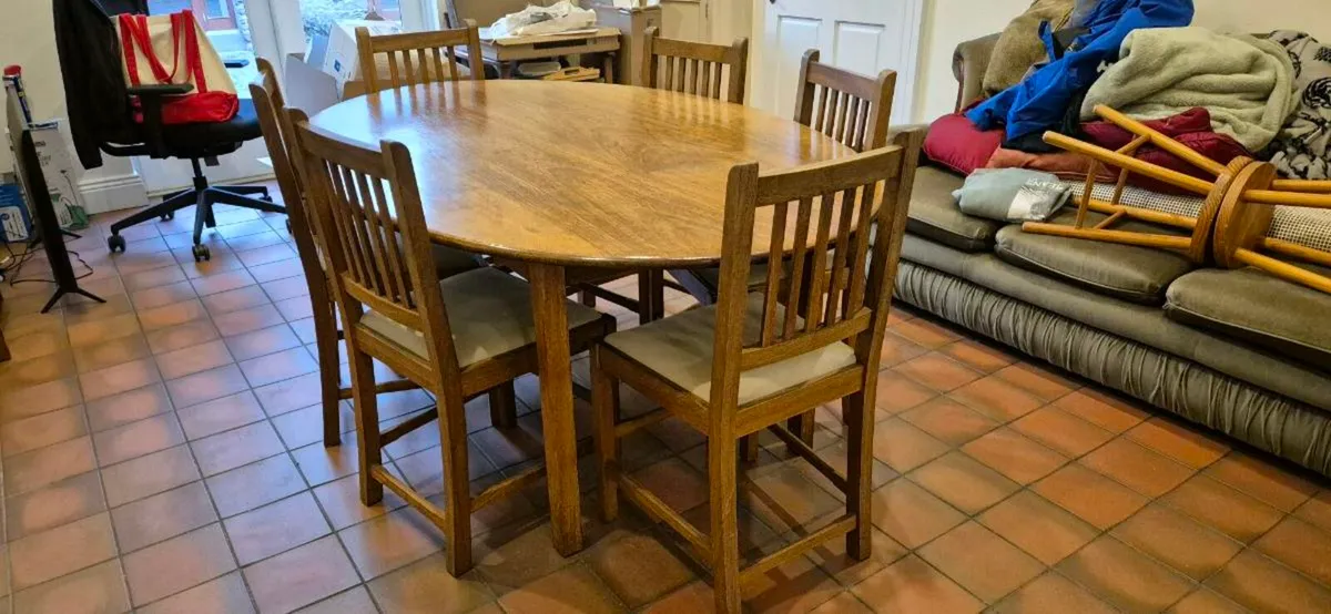 Solid timber dining table and 6 chairs - Image 2