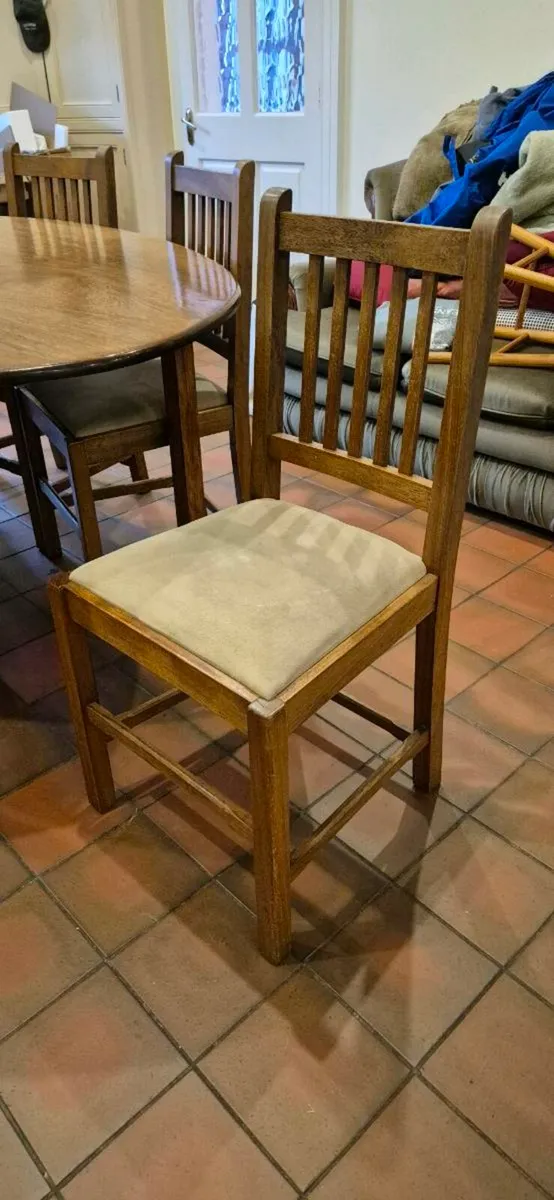 Solid timber dining table and 6 chairs - Image 4