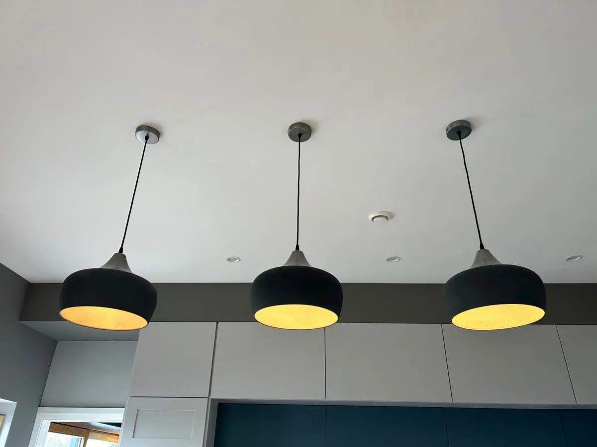 Contemporary Pendant lights x 3 - Image 1