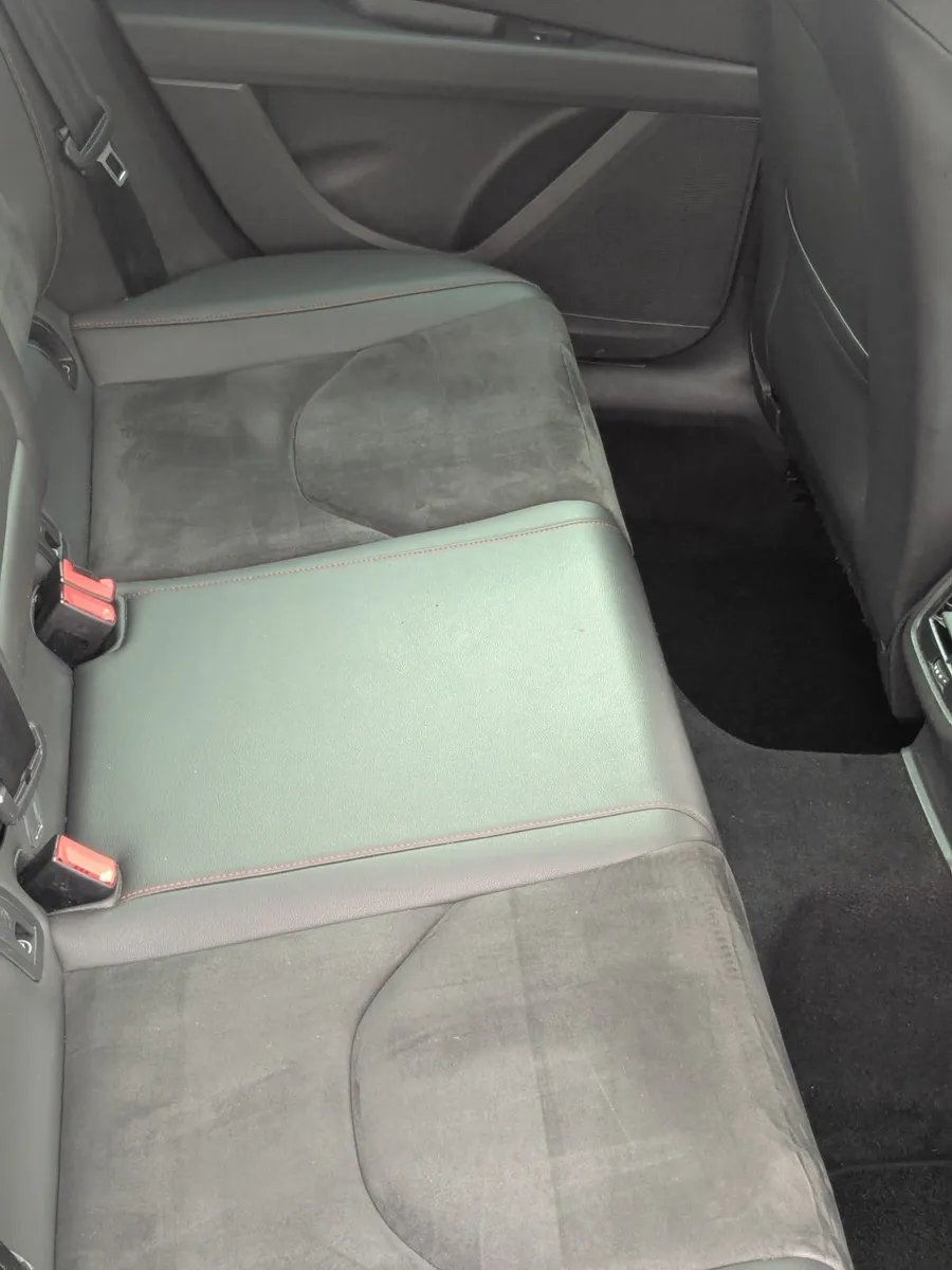 SEAT Leon FR 2.0 TDI – Sporty and Spacious - Image 4