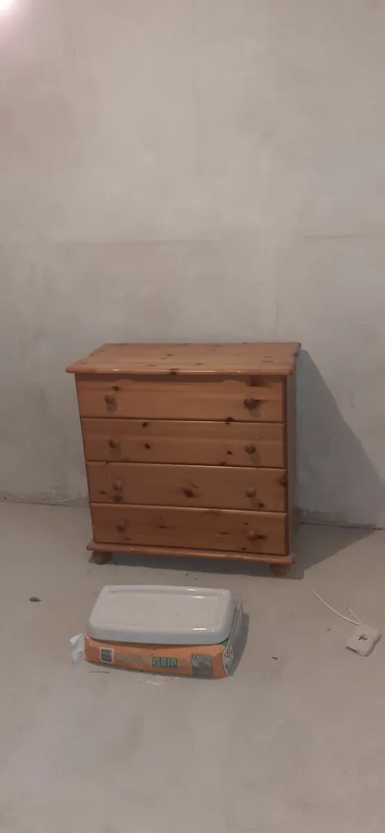 Chest of drawers