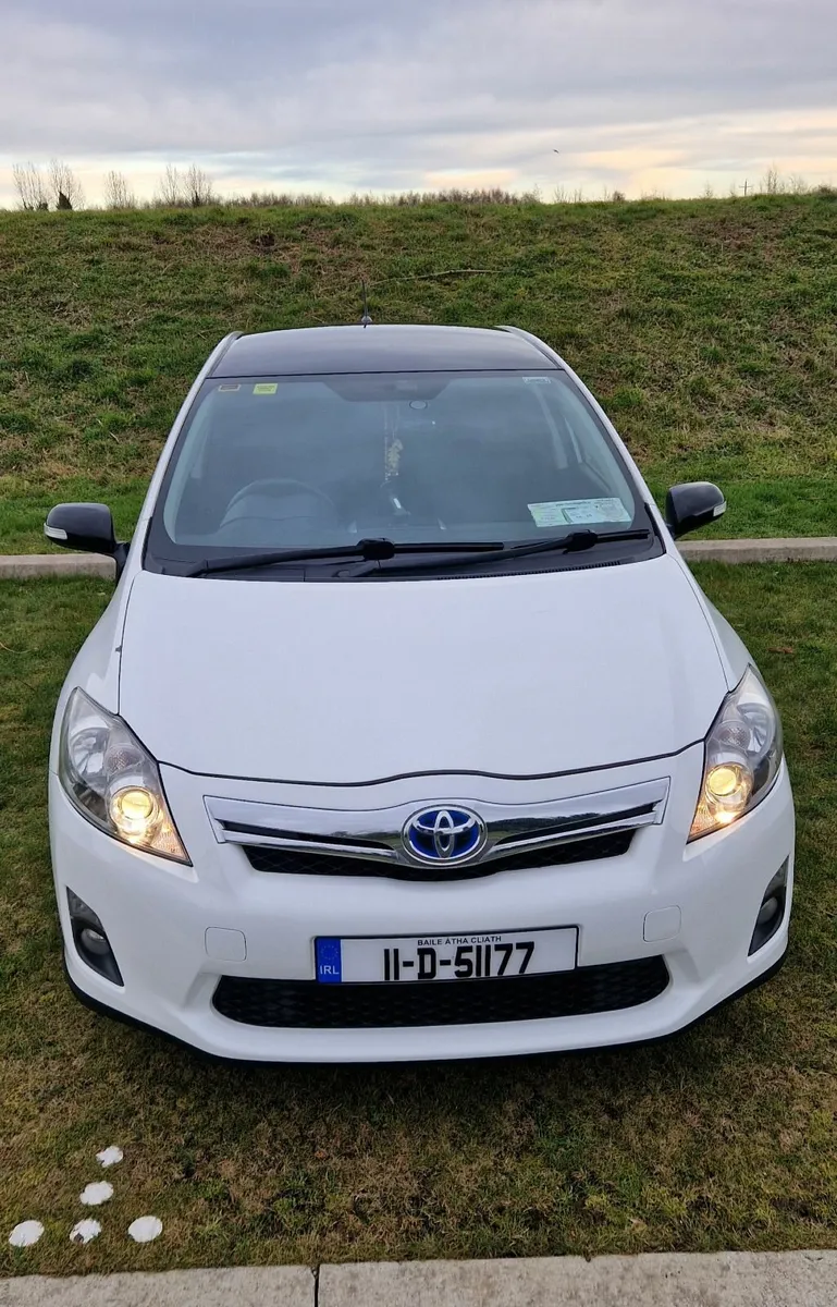 Toyota Auris 2011, 1.8l Hybrid, €6750 - Image 2