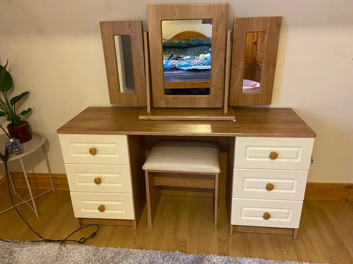 Dresser - Image 1