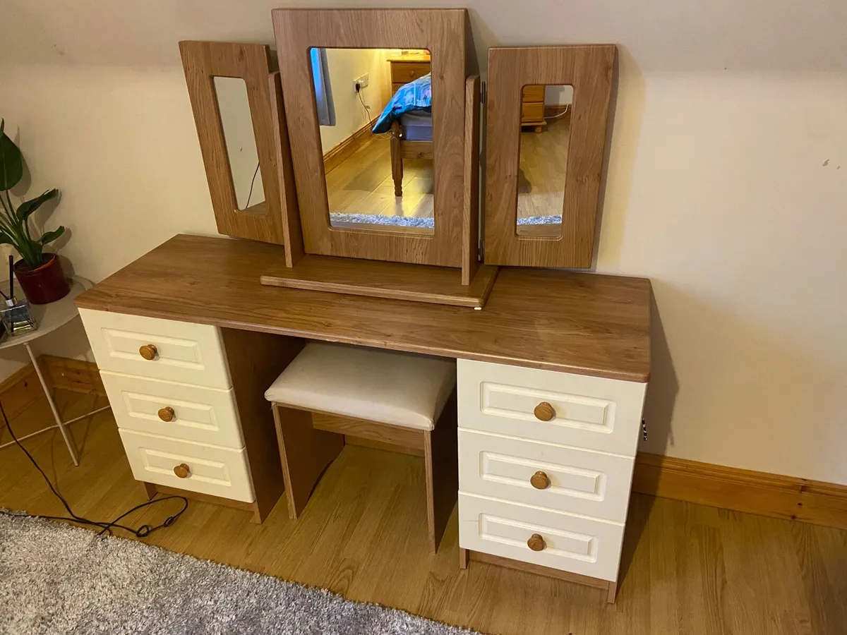 Dresser - Image 2
