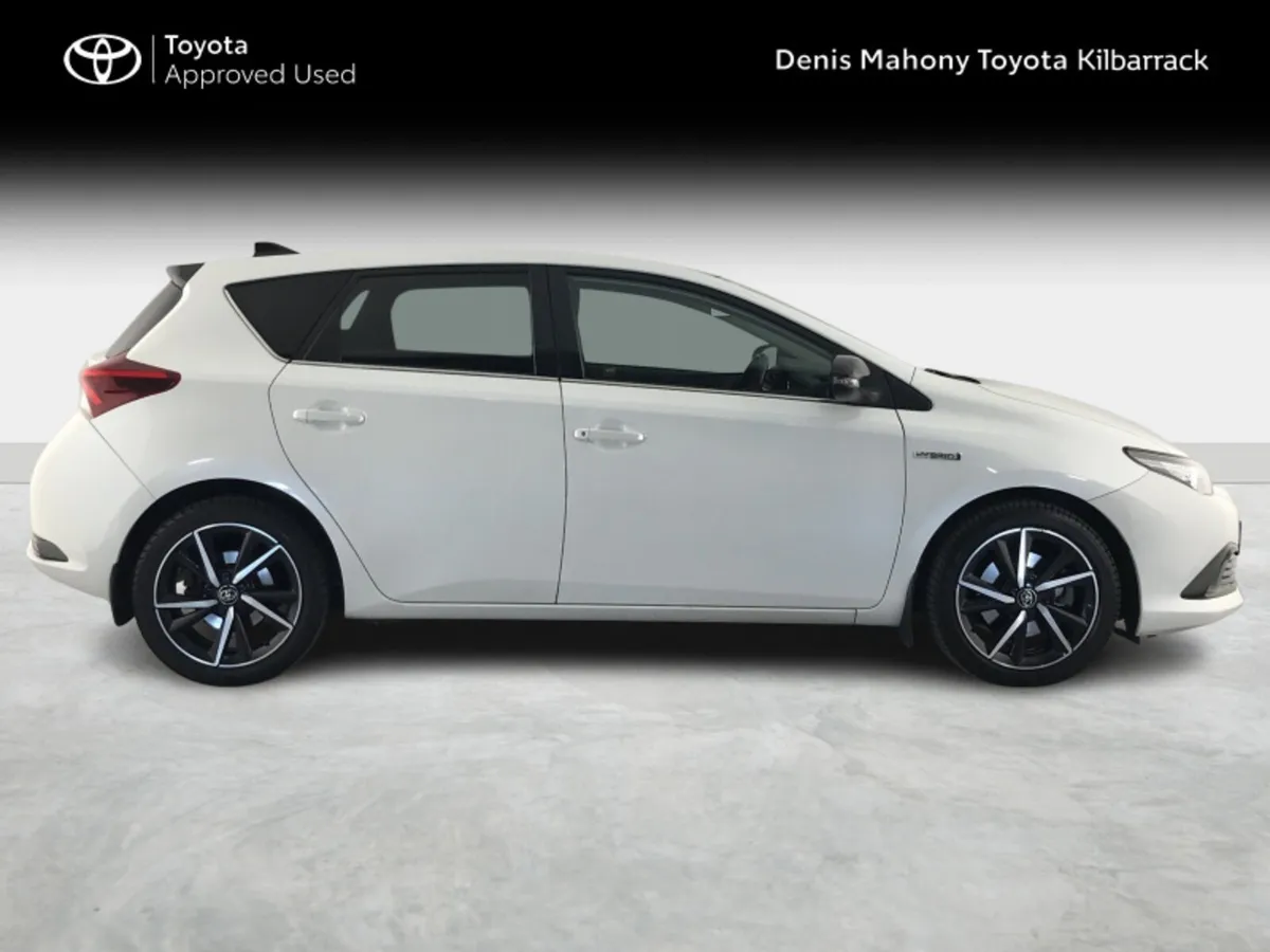 Toyota Auris HYBRID LUNA SPORT - Image 3