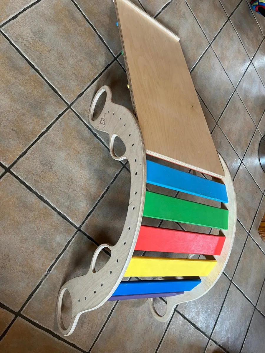 Wooden arch climbing frame - Image 1