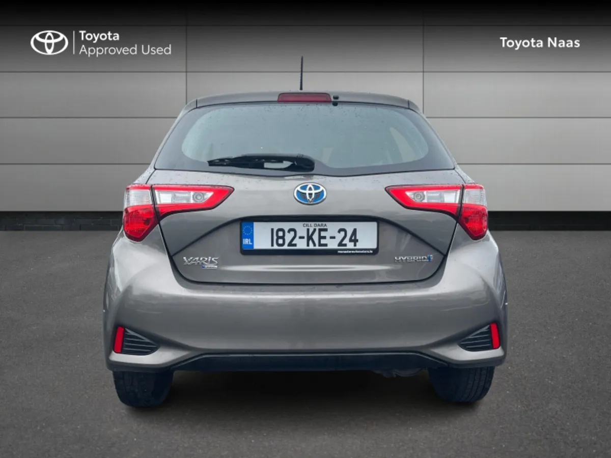 Toyota Yaris YARIS HYBRID 5DR LUNA - Image 4