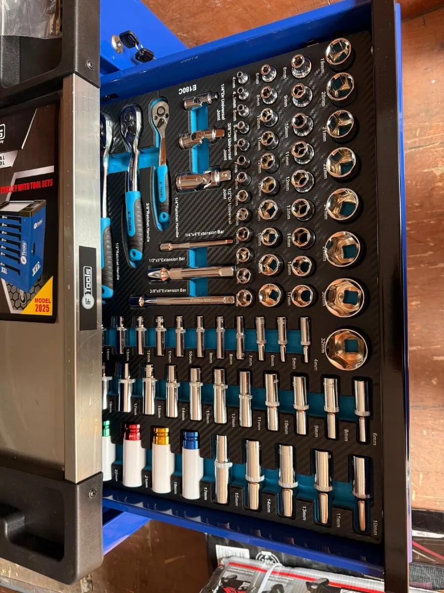 Brand new heavy duty industrial use tool cabinet - Image 1