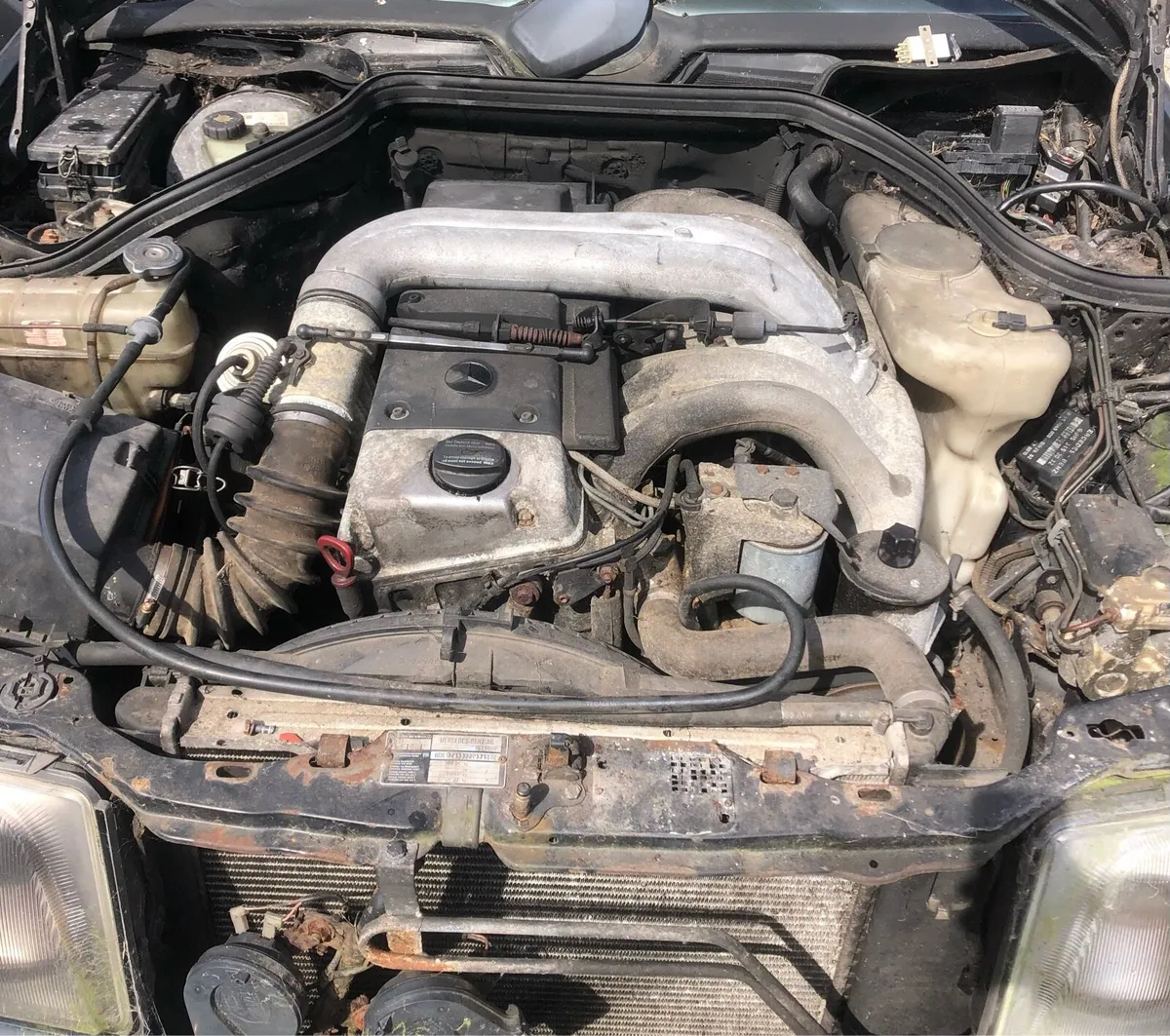 W124 Leather Interior & Engine - Image 2