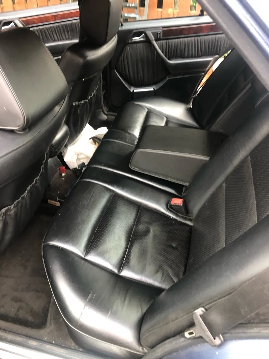 W124 Leather Interior & Engine - Image 4