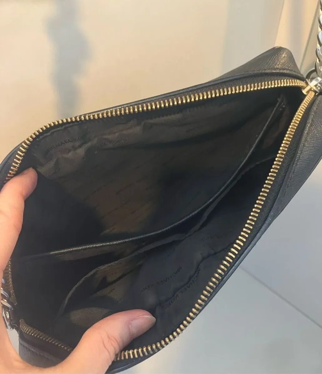 Michael Kors Jet Set Crossbody Black - Image 2