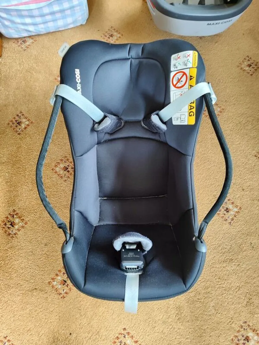 Maxi Cosy Coral 360 isofix car seat - Image 1