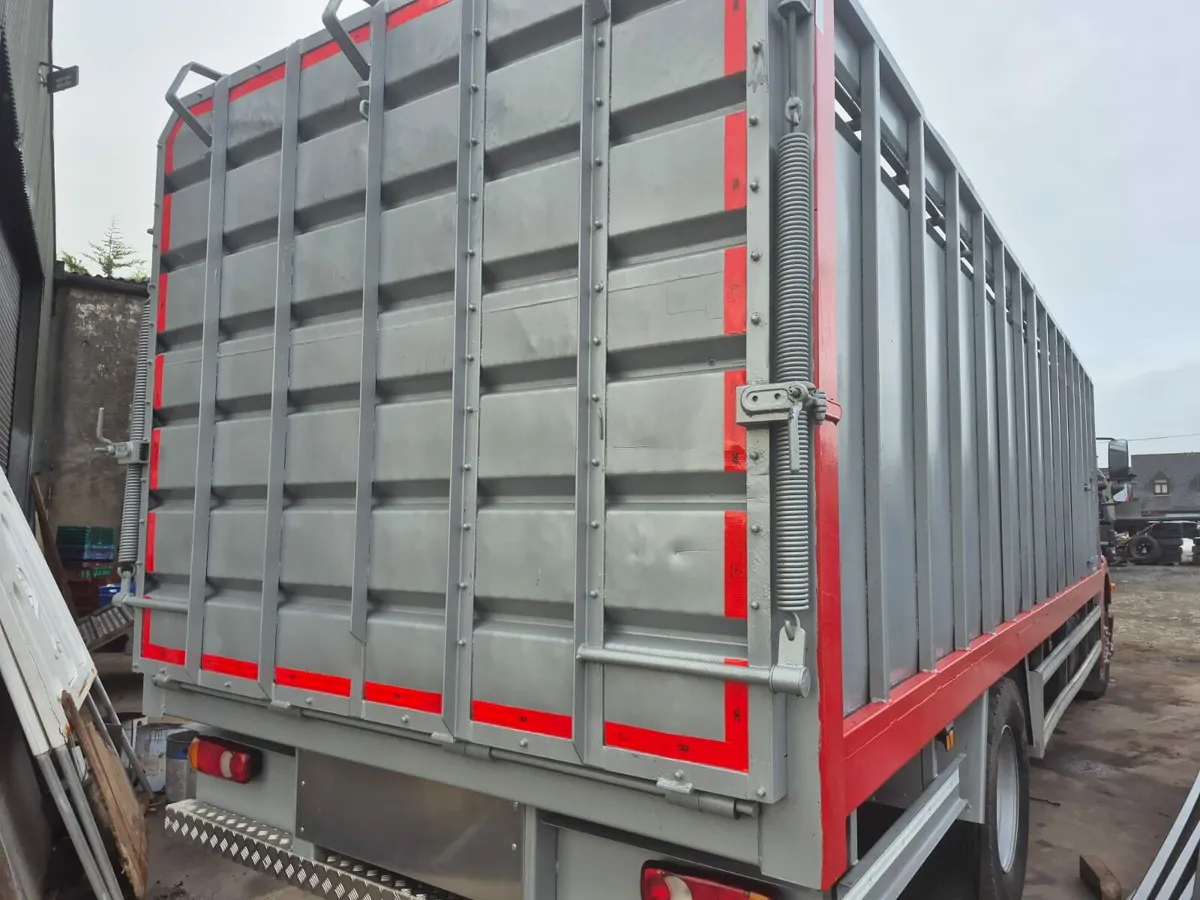 Mercedes Axor Cattle Truck - Image 4