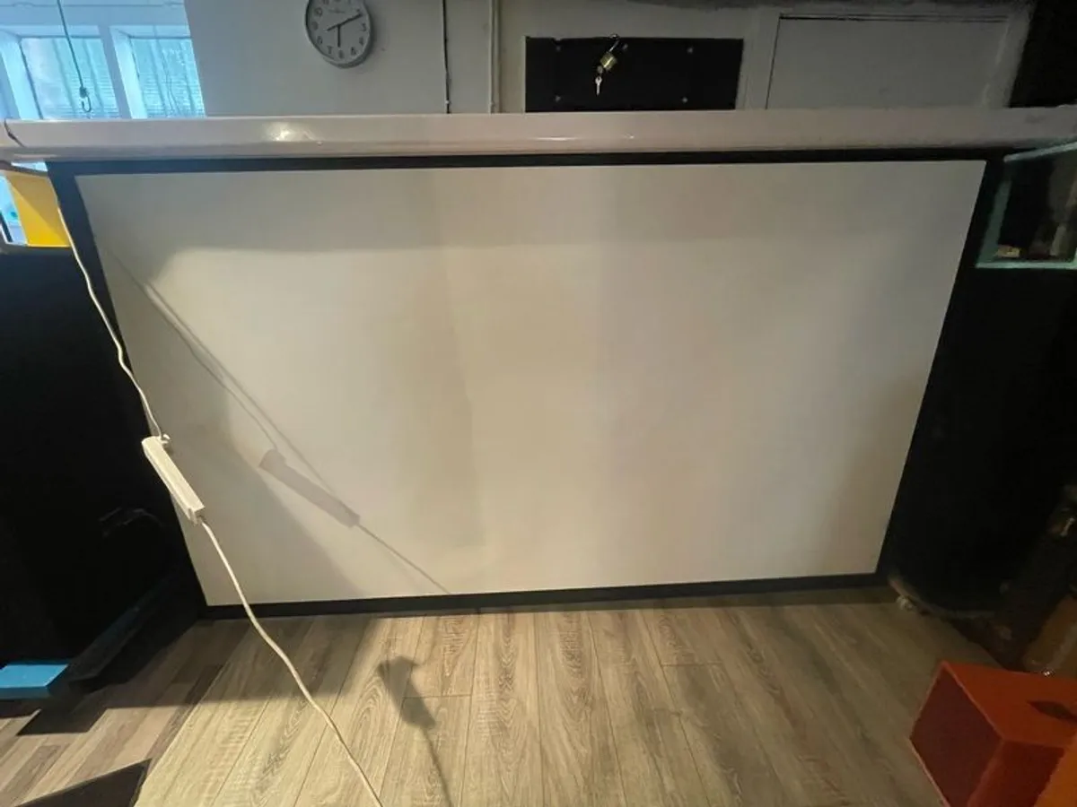 Lumene Projector Screen - Image 1