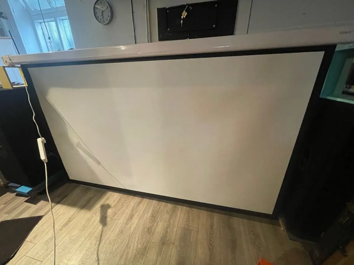 Lumene Projector Screen - Image 2