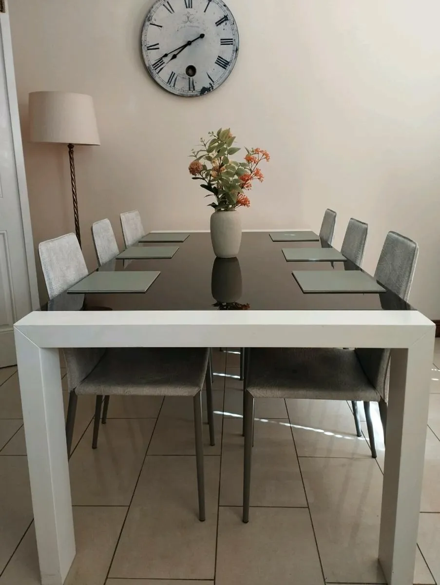 Calligaris dining table and 6 chairs - Image 2
